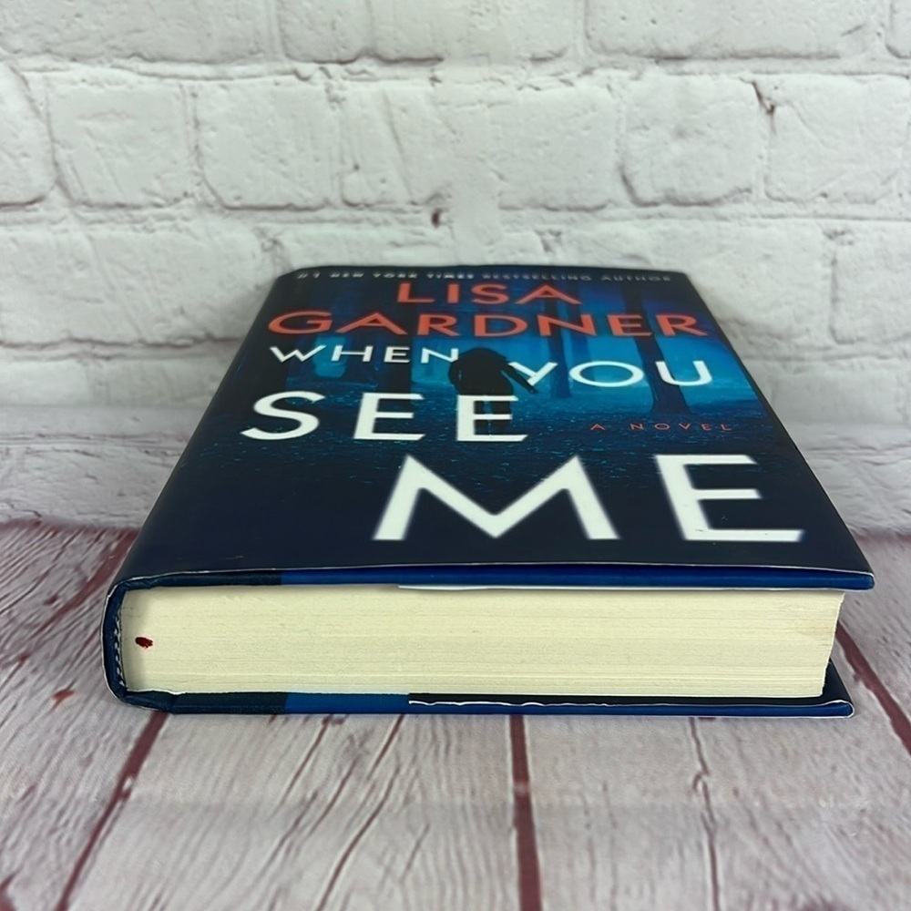 Lisa Gardner When You See Me Hardcover Book - Picture 5 of 6